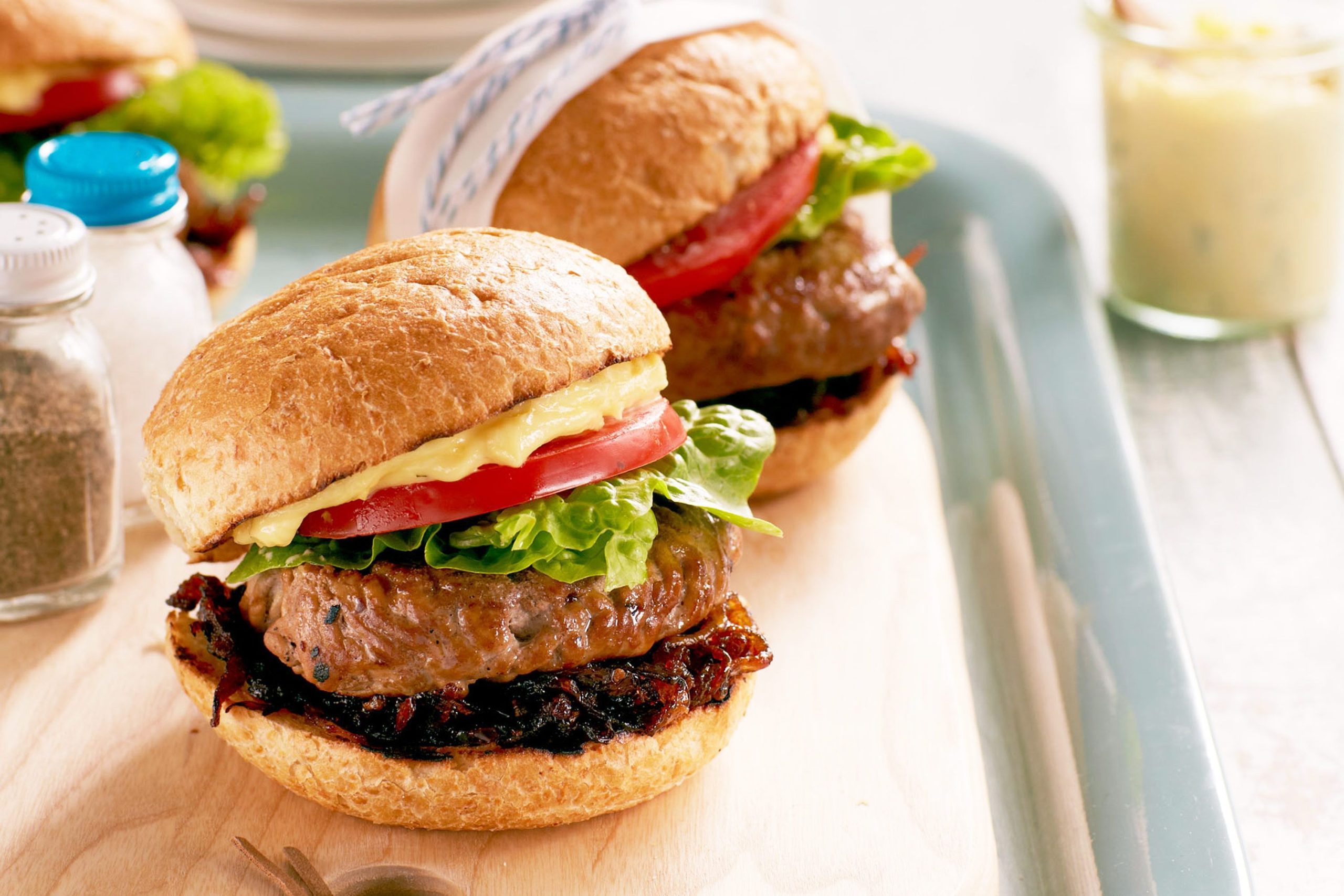 Grilled lamb burgers